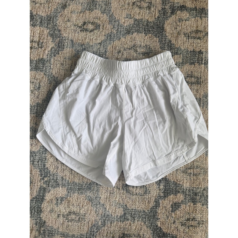 Lululemon Track That Short *5"
White Size 6‎ Pristine Condition